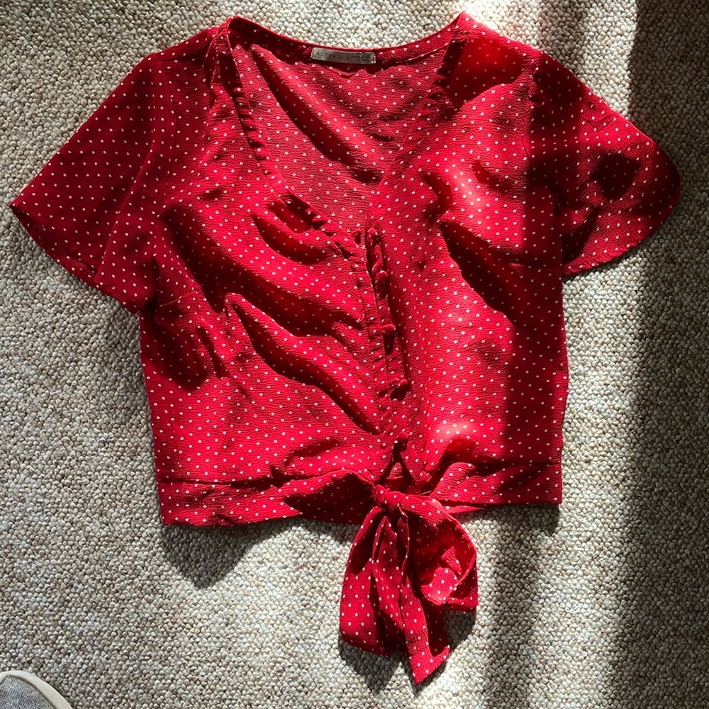 Cute red top!